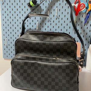 Authentic LV Men’s messenger bag - monogram black